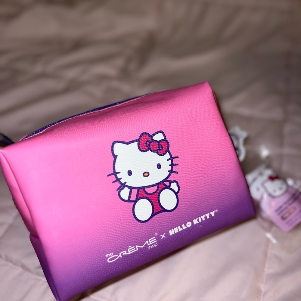 THE CREME SHOP X HELLO KITTY COSMETIC BAG